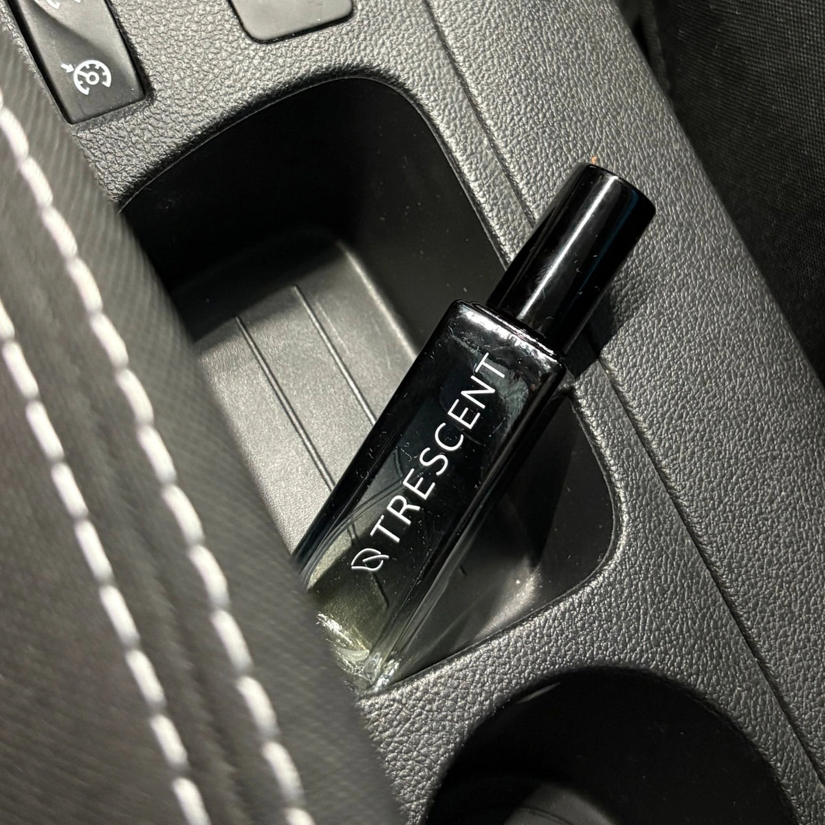 Autoparfum spray in auto
